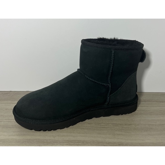 NEW UGG Classic Mini II Black Short Boot Size 10 - Picture 6 of 11